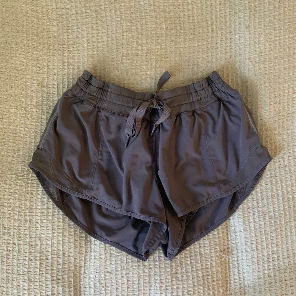 Lululemon Hotty Hot Shorts 2.5” Magnum Purple Running Workout Yoga Womens Size 4